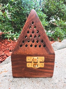 Quemador Bakhoor de madera de fabricación india para uso en el hogar o la oficina y prácticas espirituales disponibles a un precio asequible - Product Image 3