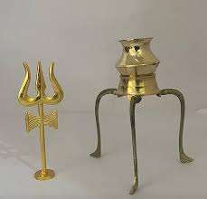 La Trisula consiste en tres puntas afiladas que se elevan majestuosamente desde un eje central. - Product Image 4