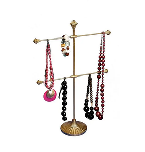 Laiton design look créatif cosmétiques bracelet boucles d'oreilles bijoux présentoir Top Design au prix de gros - Product Image 2