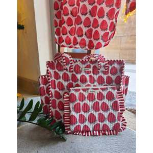 Sac fourre-tout Sundae aux fraises avec pochette à volants pour promotions - Product Image 2