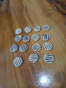 Boutons en os naturel fabriqués à la main Accessoires de qualité supérieure Bascules pour manteaux Style Feng Shui avec motifs animaux - Product Image 2