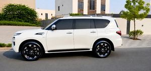 Nissan Patrol SE Platinum V6 4.0L Usato 2024, SUV Automatico AWD a Benzina, 8 Posti, Veicolo di Lusso | Pronto per l'esportazione - Product Image 4