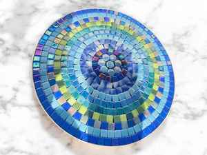 Table d'appoint en mosaïque éblouissante: Art irisé-Table basse bleue-Table d'appoint-Décor de salon-Cadeau - Product Image 5