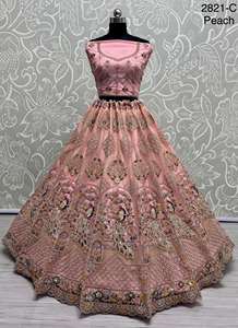 Lehenga Choli de style classique avec broderie multi-fils motif paon, bordure, longueur au sol, silhouette trapèze, style cathédrale/royal - Product Image 5