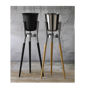 Soporte para Enfriador de Vino Hecho a Mano en Negro y Plateado - Product Image 2