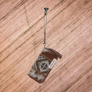 Portefeuille personnalisé en cuir véritable de l'Ouest avec cheveux, fabricant et grossiste de tissus en laine et de motifs de pompons - Product Image 4