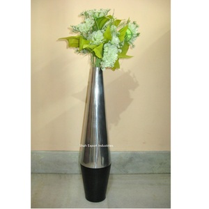 Florero de metal con acabado plateado de diseño curvo para el hogar y la boda, florero decorativo hecho a mano para mesa y suelo - Product Image 4