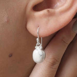 Pendientes colgantes de plata de ley 925 para niñas, increíbles cabujones de howlita, pendientes de moda, regalo de cumpleaños perfecto - Product Image 1