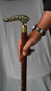 Canne religieuse en bois réglable avec plusieurs nœuds, bâton de marche robuste fait à la main pour les personnes âgées - Taille et logo personnalisables - Product Image 6