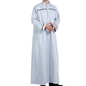 Thobe gris clair pour homme avec surpiqûres contrastées, Kandura saoudien, Jubba islamique, Dishdasha, robe arabe à manches longues pour un usage quotidien - Product Image 3
