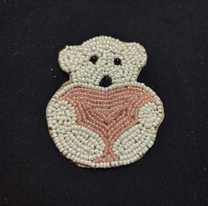 Broches pour femmes avec chien mignon, faites à la main, brodées à la main, avec des perles facettées personnalisées, best-seller, avec dos en daim - Product Image 5