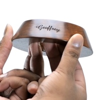 Geoffrey – Base en bois portable, durable et écologique, en feutre de velours, pour ballons de football et de basketball, gravée au laser, en bois brun, universelle