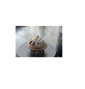 Quemador de incienso de madera con acabado liso, ideal para la relajación, meditación en el hogar, espacios tranquilos, bienestar, confort y rituales. - Product Image 3