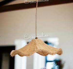 Lampe à suspension tissée à la main en bambou tissé à la main pour décoration de chambre Lampe à suspension en rotin - Product Image 6