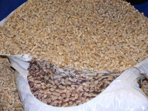 Briquette de bois de qualité supérieure pour un chauffage propre et efficace de haute qualité disponible en sacs et en vrac - Product Image 3