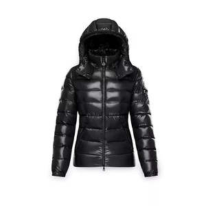 Chaqueta Acolchada Negra Brillante para Mujer, Abrigo de Invierno con Capucha Aislante - Product Image 1