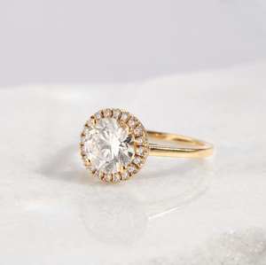 Anillo de compromiso de Halo de CZ blanco de corte redondo de 10mm con piedras de acento banda de oro propuesta de aniversario de Boda nupcial joyería de mujer - Product Image 5