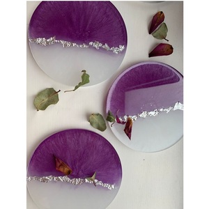 Dessous de verre élégant en résine fait à la main, parfait pour créer des décorations de table de luxe lors des anniversaires, des mariages et des fêtes saisonnières - Product Image 5