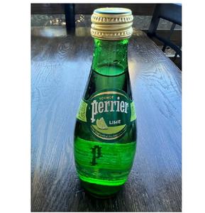Commandez de l'eau Perrier, une eau minérale pétillante et rafraîchissante, idéale pour les dîners, les réceptions et une hydratation saine. - Product Image 5