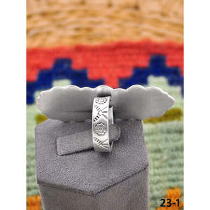 Anillo Ajustable Hecho a Mano del Suroeste con Turquesa Golden Hills y Engaste de Plata de Ley, Ideal para Regalo - Product Image 3