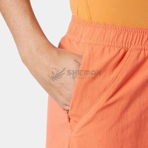 Shorts légers pour femmes 2026 à séchage rapide, respirants et confortables avec logo personnalisé pour les sports actifs, la course à pied, l'entraînement et le yoga - Product Image 3