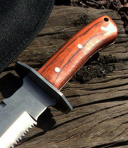 Nouveau couteau de chasse et de camping de haute qualité, fait à la main, lame en acier inoxydable pleine soie, bord dentelé, manche en bois, étui en cuir, extérieur - Product Image 5