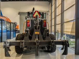 Motoniveladora CASE 865B, 3660 mm, 15.6 Toneladas, 142 kW, para Construcción y Mantenimiento de Caminos de Tierra y Grava - Product Image 4