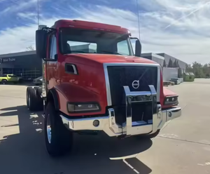 Camion d'occasion Volvo VHD64B300 2022 à quatre essieux, cabine et châssis, diesel/essence, PRÊT À ÊTRE EXPÉDIÉ DANS LE MONDE ENTIER – Prix Abordable - Product Image 2