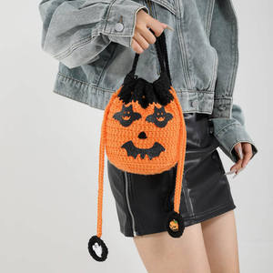 Bolso Bandolera Unisex de Algodón Hecho a Mano con Diseño de Murciélago Divertido y Calabaza de Halloween, Tejido a Crochet, Moderno, Duradero y Portátil - Product Image 1