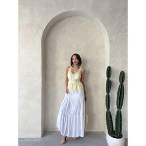 Chemisier à bretelles avec détails en dentelle pour femme, couleur jaune, produit en gros - Product Image 3