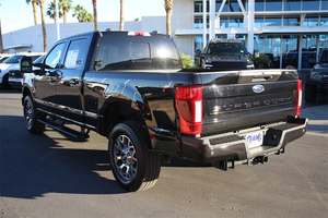 PRÊT À EXPÉDIER 2022 F0RD F-25O Super Duty Lariat Crew Cab 4WD - Product Image 3