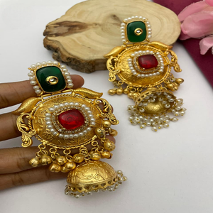 Boucles d'oreilles en laiton traditionnelles indiennes finition Antique bijoux ethniques pour femmes vêtements de fête et de mariage boucles d'oreilles cachemire pour femmes - Product Image 1