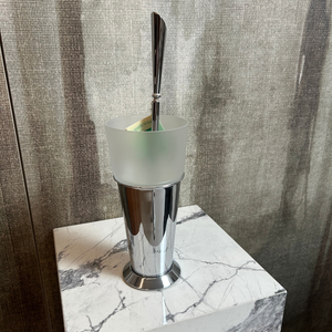 แปรงขัดห้องน้ำ Pomdoro พร้อมด้ามจับแบบมีลายและที่วางทำจากสแตนเลสและกระจกฝ้า อุปกรณ์ตกแต่งห้องน้ำที่ทันสมัยและสวยงาม - Product Image 2