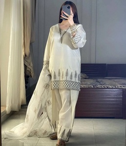 Conjunto étnico Kurta para mujer con bordado tradicional Dupatta y Palazzo perfecto para bodas, festivales y fiestas - Product Image 1