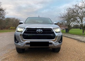 Camioneta de cabina doble Toyota Hilux Adventure, 4x4, 2021 - Product Image 4