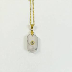 Collier pendentif en argent 925 avec incrustation hexagonale de turquoise blanche - Collier à breloques fait à la main - Product Image 1