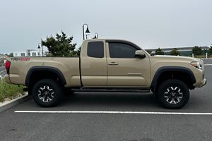 TOYOTA TACOMA TRD OFF-ROAD ACCESS CAB 4X4 2018 USADO (LHD/RHD) - Product Image 2