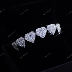 Bracelet de tennis entièrement glacé en plaqué or blanc personnalisé Style Hip Hop Baguettes en métal en forme de coeur Fournisseur de fantaisie en moissanite - Product Image 2