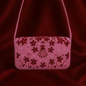 Sac à bandoulière brodé de perles roses de style bohème de qualité export pour l'été, la plage et les vacances, disponible au meilleur prix - Product Image 2