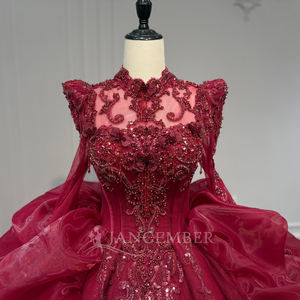 Vestido de Noche Largo Hasta el Suelo con Cuello Alto Moderno, Color Borgoña, con Volantes, Encaje Bordado, Apliques de Cristal y Flores, Modelo XS261 - Product Image 5