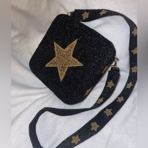 Sac de broderie de déclaration avec bandoulière bouclée - Product Image 1