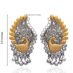 Boucles d'oreilles traditionnelles au design paon Deux tons Bijoux indiens élégants pour femmes et filles en fête de mariage, Hldi, Mehendi Wear Boucles d'oreilles - Product Image 3
