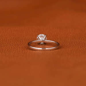 Bague de fiançailles en or massif plaqué 18 carats, coupe ronde, style classique de luxe avec diamant de laboratoire de coupe ronde, pour cadeau d'anniversaire - Product Image 4