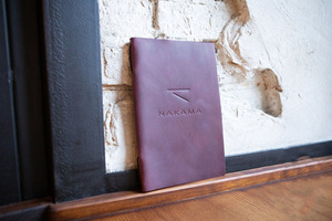 Couverture de menu de restaurant de taille A4 personnalisée LMC-0072 de logo estampé à chaud en or - Product Image 1