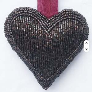 Adornos Colgantes Clásicos para Árbol de Navidad, Adornos Colgantes de Cristal con Cuentas, Adornos Navideños Hechos a Mano con Cuentas de Cristal en Forma de Corazón Negro - Product Image 4