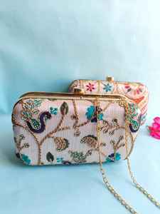 Faveur de mariage de mariée indienne sac cadeau d'embrayage en métal brodé pour Halloween saint valentin occasions de noël-Vente en gros - Product Image 5