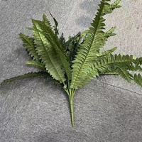 Vente en gros de fougère de Boston artificielle, faux arbustes verts, plantes apportant de l'herbe pour salon, bureau, balcon, décoration suspendue
