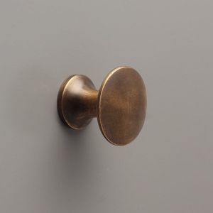 Boutons en laiton faits à la main pour les armoires de cuisine - Couleur et taille personnalisées, design moderne durable - Product Image 2