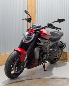 2026 Líder en subastas comerciales, XDiavel V4 Rojo Intenso, Listo para enviar - Product Image 3