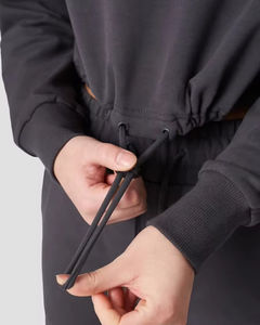 Conjunto de Sudadera con Capucha y Pantalones Cortos de Invierno para Mujer, Logotipo Frontal Personalizable, Poliéster/Algodón de Alta Calidad - Product Image 5